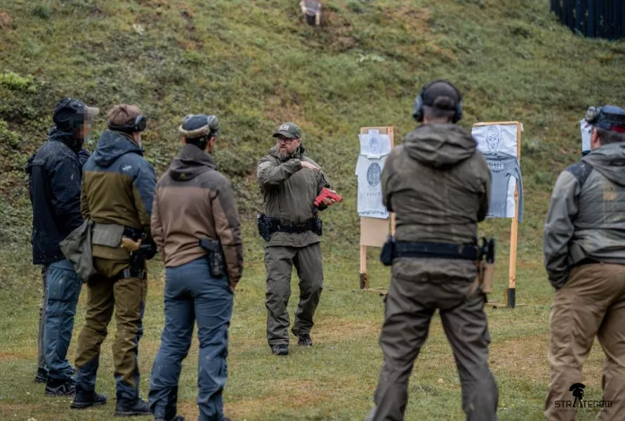 Heino Weiß, Strategem, Sicherheit, Schiessausbildung, Waffe, Steyr AUG, Gewehr, Pistole, Ausbildung, Carbine, Instructor, Trainer, Höchst