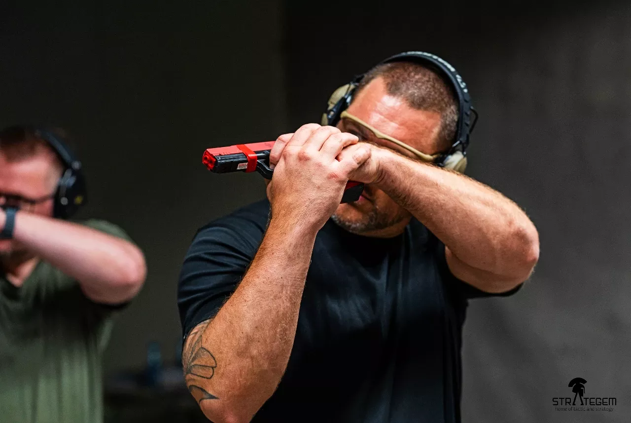 Strategem, Center Axis Relock, Trainer, pistolentraining.at, Innviertler Schützenhof, Selbstverteidigung, Pistole, Schießausbildung